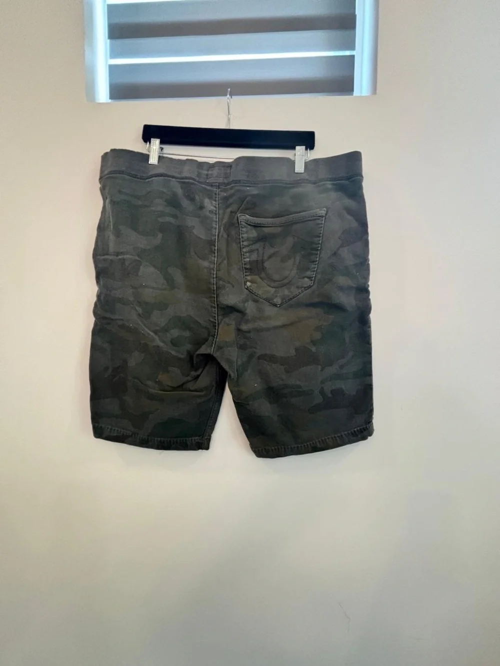 True Religion Men's 2XL Camo Shorts Green French Terry Horseshoe Logo Sweatshort